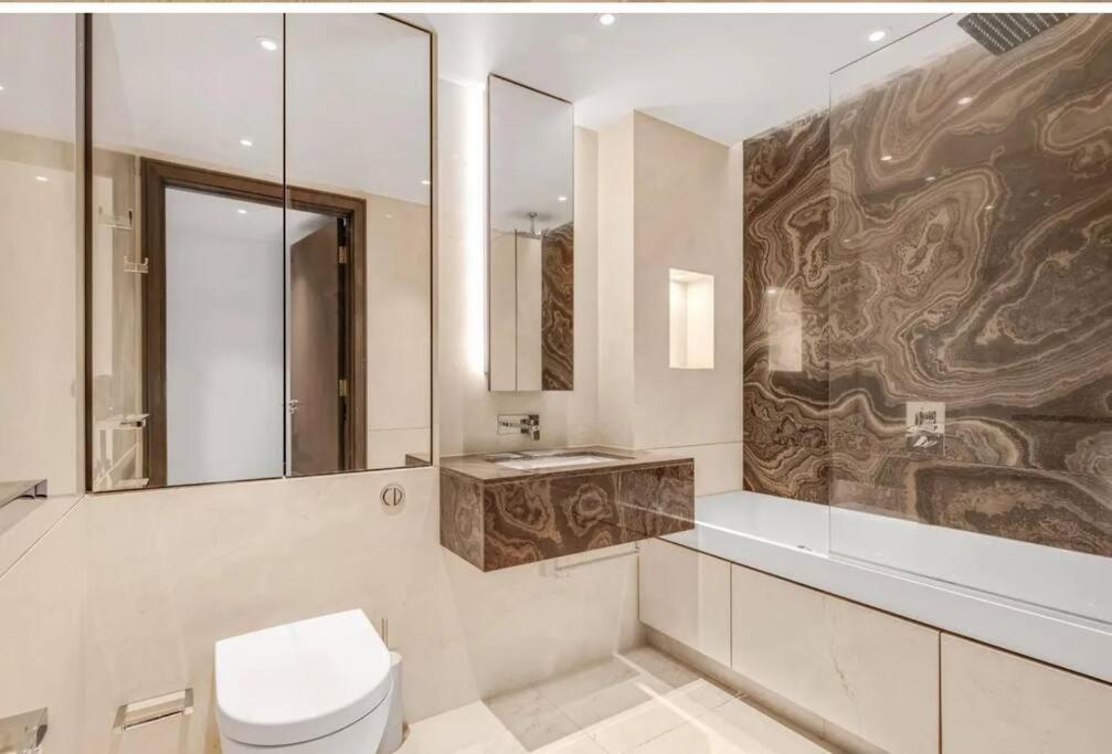 Appartamento Chelsea Harbour Luxury 2 Bedroom Londra
